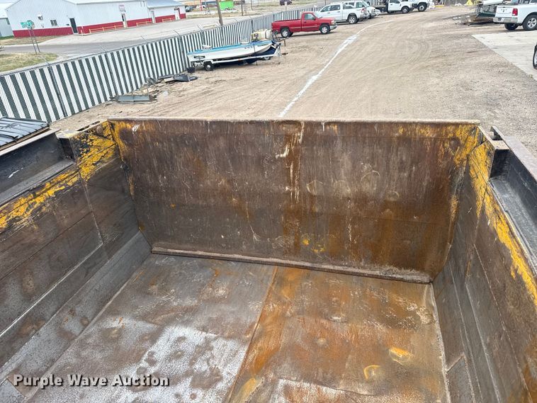 image for item DS6827 2002 International 2554 dump truck