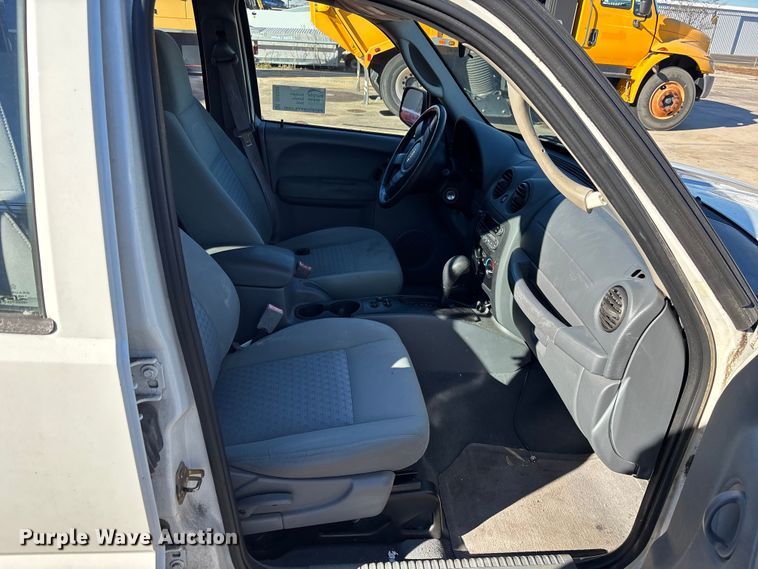 image for item DU0348 2006 Jeep Liberty SUV