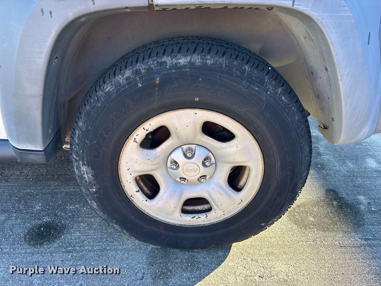 image for item DU0348 2006 Jeep Liberty SUV