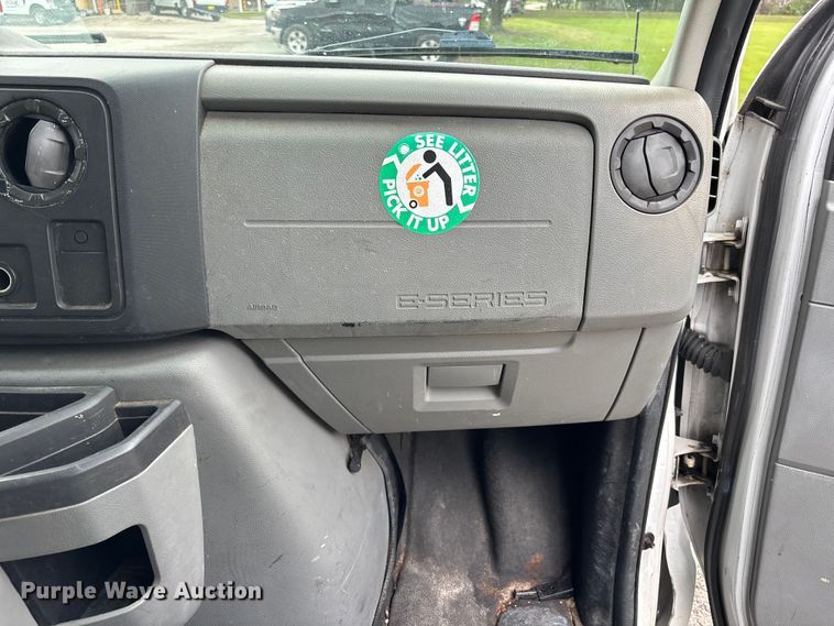 image for item DU6255 2009 Ford E250 van