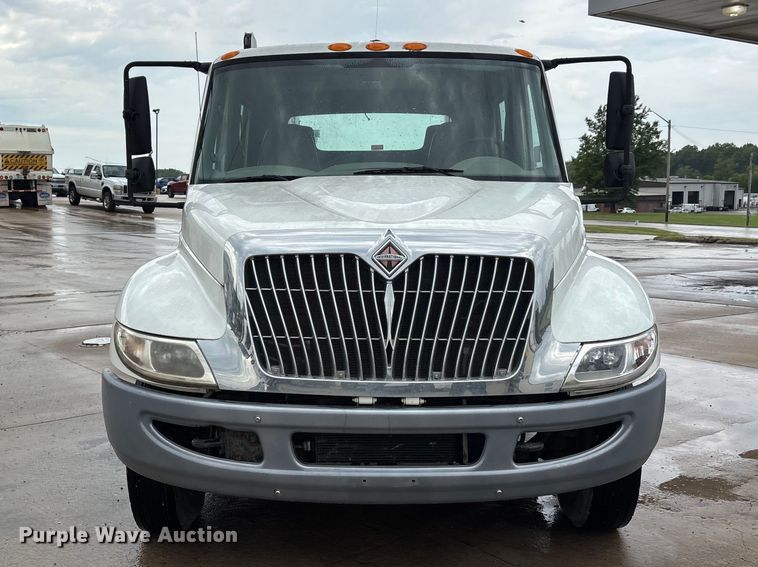 image for item DV4333 2010 International 4300 Crew Cab utility / service truck