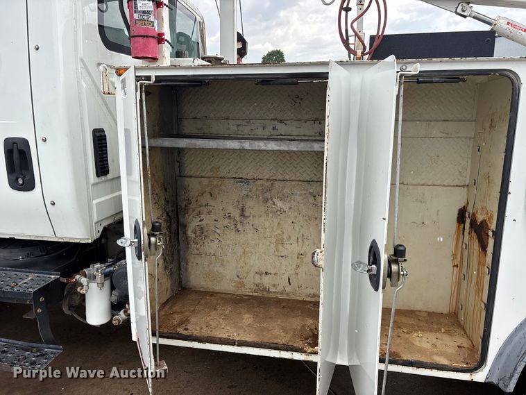 image for item DV4333 2010 International 4300 Crew Cab utility / service truck