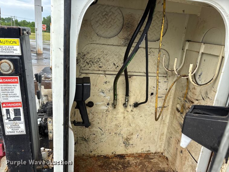 image for item DV4333 2010 International 4300 Crew Cab utility / service truck