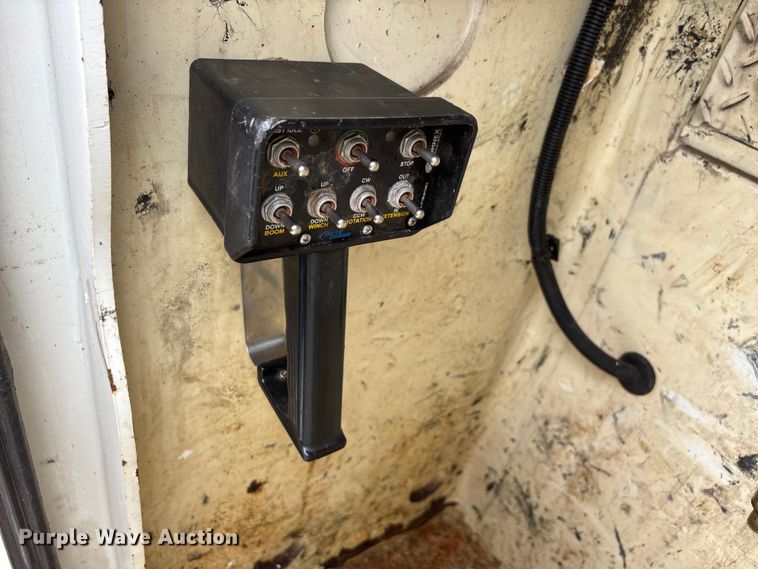 image for item DV4333 2010 International 4300 Crew Cab utility / service truck