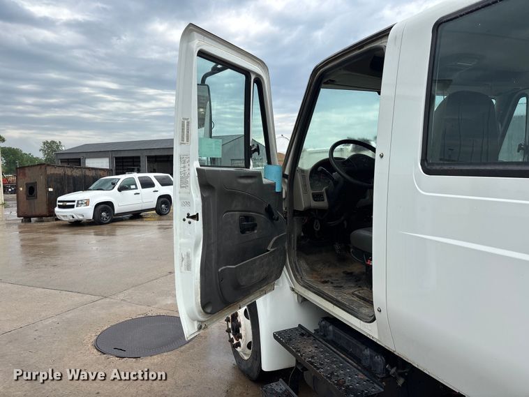 image for item DV4333 2010 International 4300 Crew Cab utility / service truck