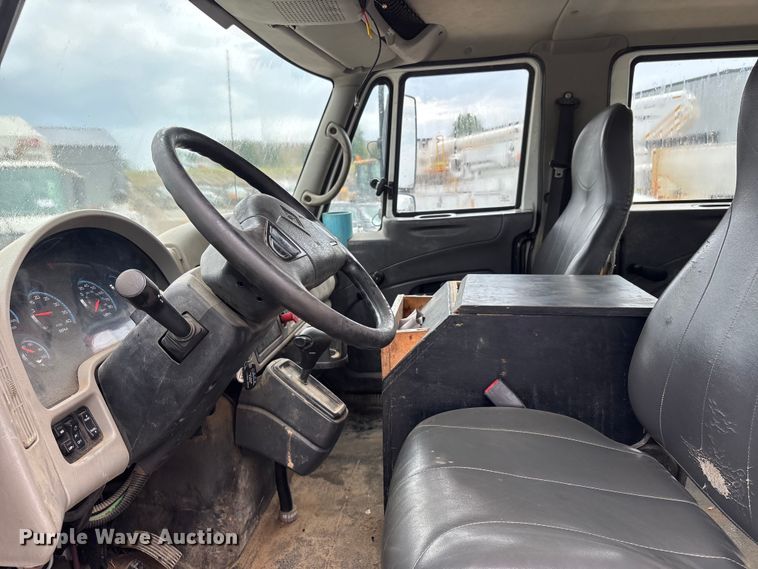 image for item DV4333 2010 International 4300 Crew Cab utility / service truck