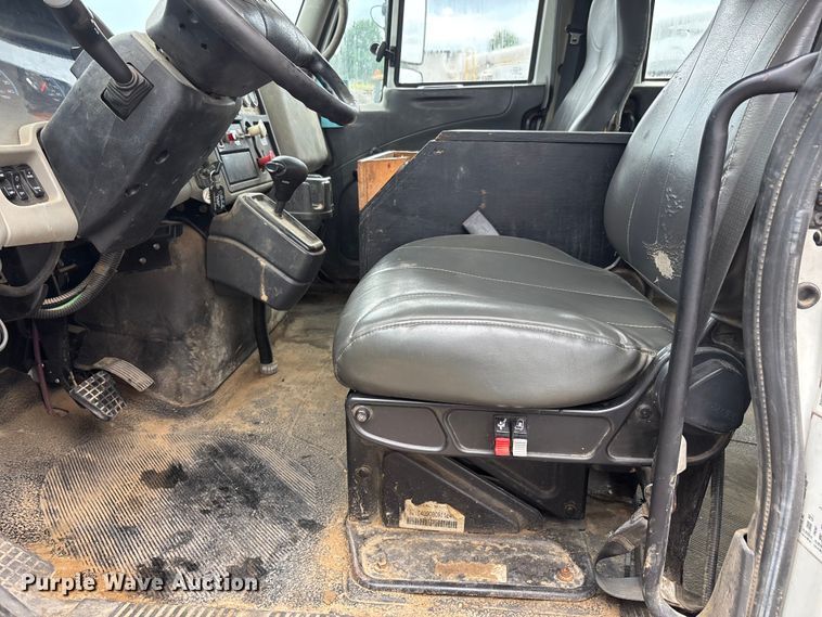 image for item DV4333 2010 International 4300 Crew Cab utility / service truck