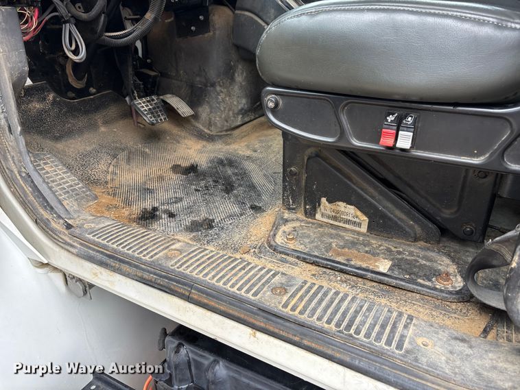 image for item DV4333 2010 International 4300 Crew Cab utility / service truck