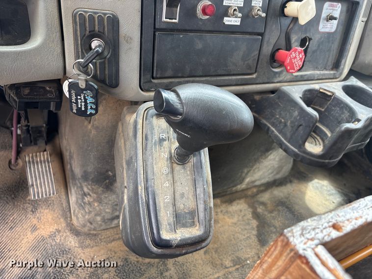 image for item DV4333 2010 International 4300 Crew Cab utility / service truck