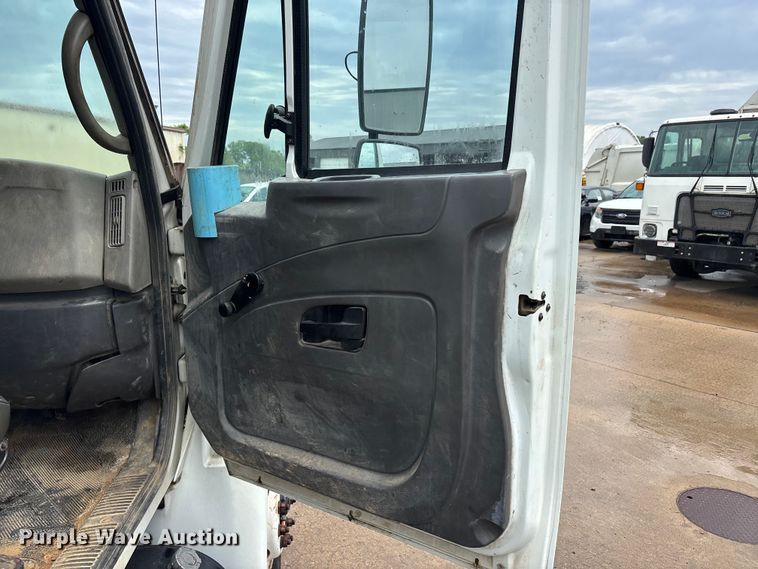 image for item DV4333 2010 International 4300 Crew Cab utility / service truck