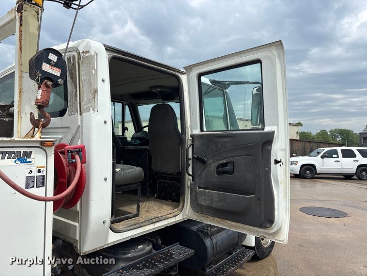 image for item DV4333 2010 International 4300 Crew Cab utility / service truck