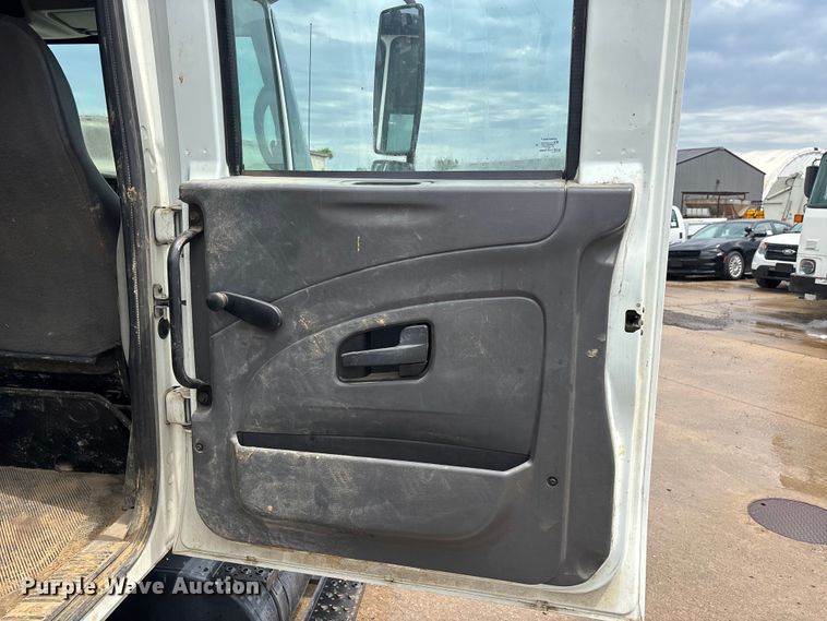 image for item DV4333 2010 International 4300 Crew Cab utility / service truck