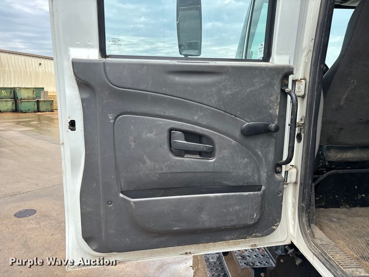 image for item DV4333 2010 International 4300 Crew Cab utility / service truck