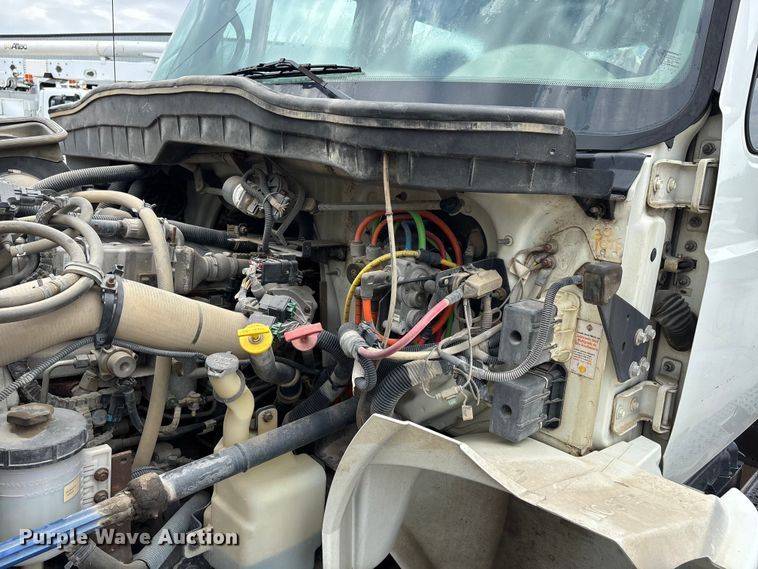 image for item DV4333 2010 International 4300 Crew Cab utility / service truck