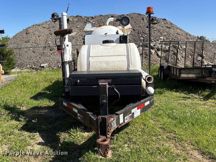 image for item DV4339 2001 High Lite V-T1500D vacuum trailer