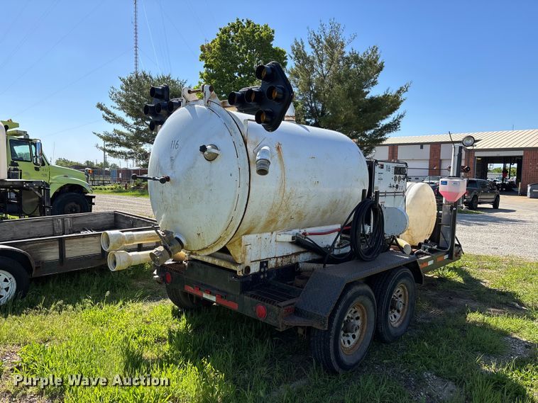 image for item DV4339 2001 High Lite V-T1500D vacuum trailer