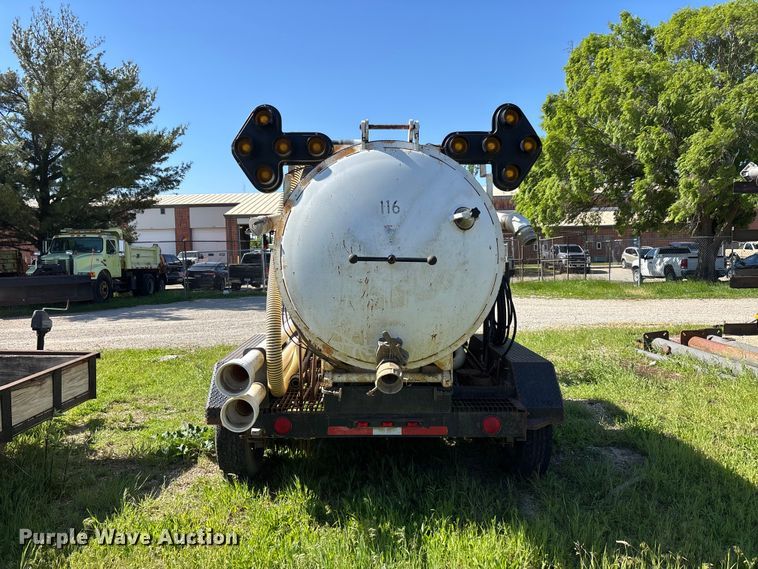 image for item DV4339 2001 High Lite V-T1500D vacuum trailer