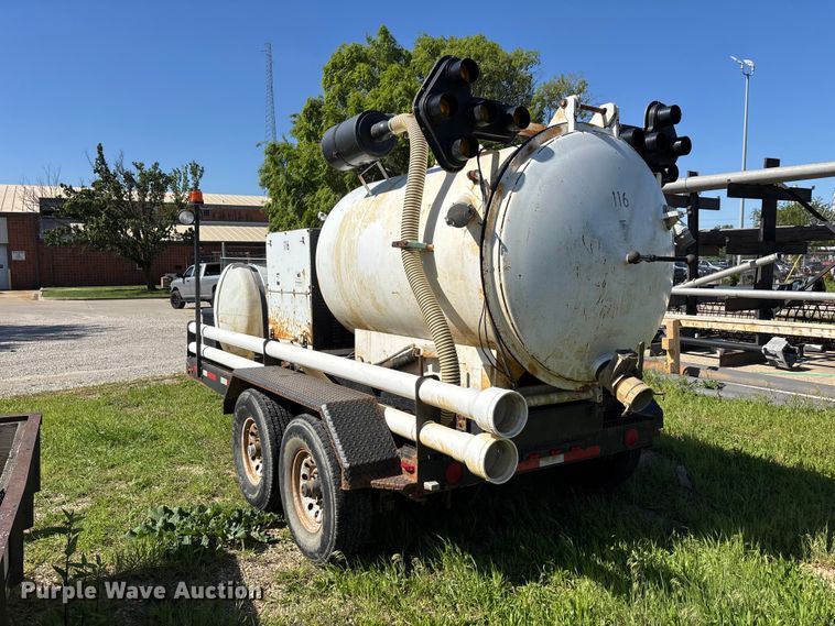 image for item DV4339 2001 High Lite V-T1500D vacuum trailer