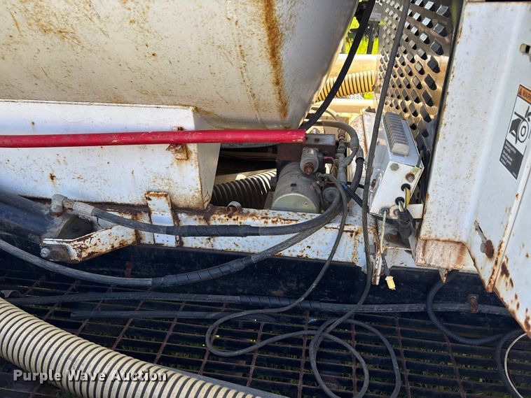 image for item DV4339 2001 High Lite V-T1500D vacuum trailer