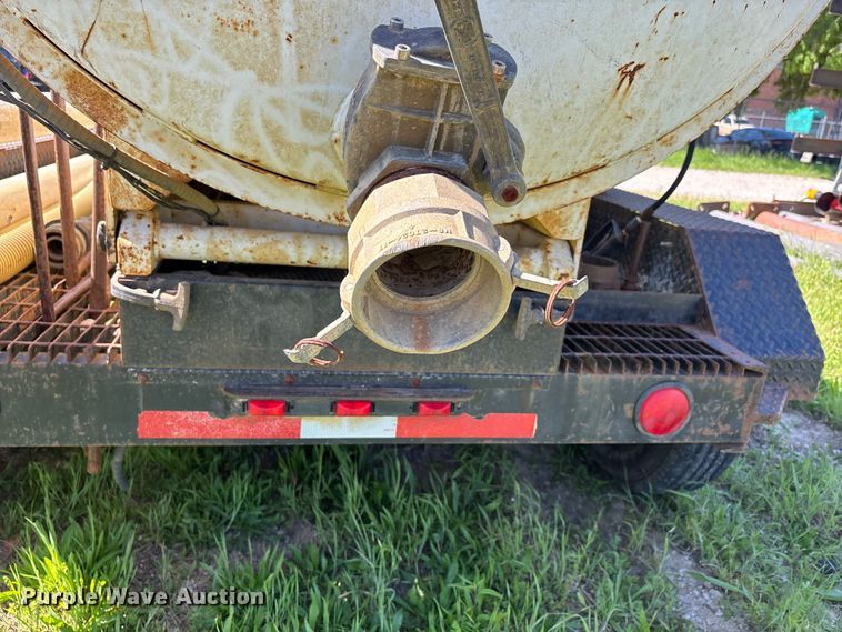 image for item DV4339 2001 High Lite V-T1500D vacuum trailer