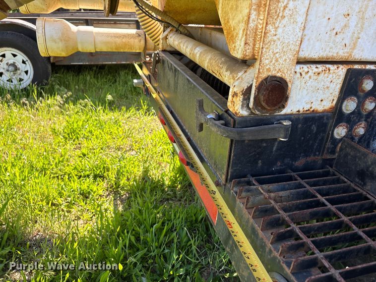 image for item DV4339 2001 High Lite V-T1500D vacuum trailer