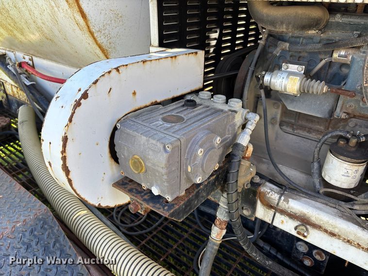 image for item DV4339 2001 High Lite V-T1500D vacuum trailer