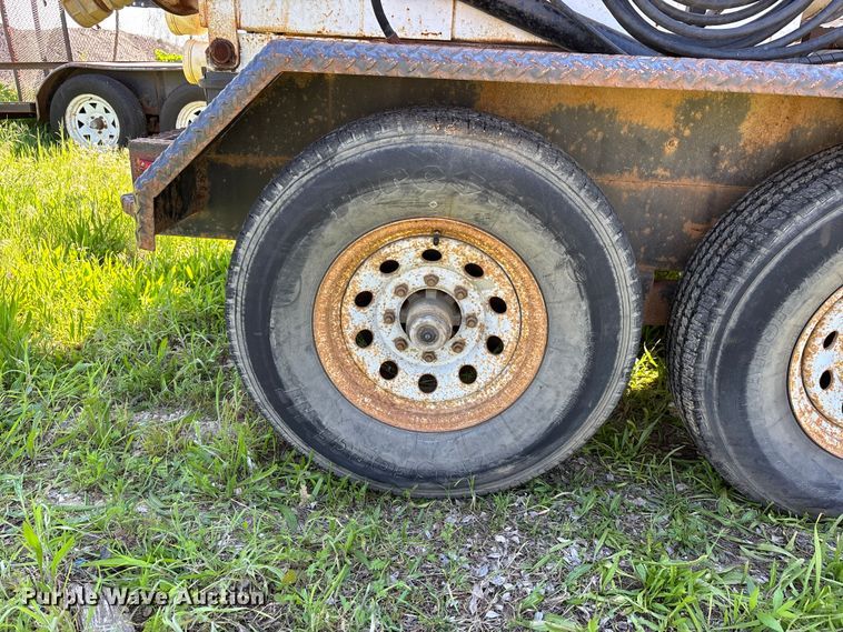 image for item DV4339 2001 High Lite V-T1500D vacuum trailer