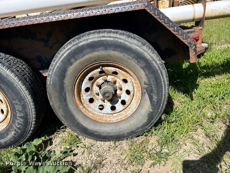 image for item DV4339 2001 High Lite V-T1500D vacuum trailer