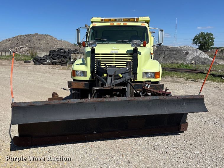 image for item DV4340 2000 International 4900 dump truck