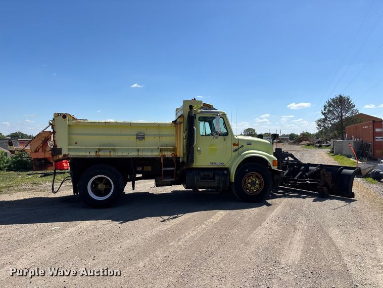 image for item DV4340 2000 International 4900 dump truck