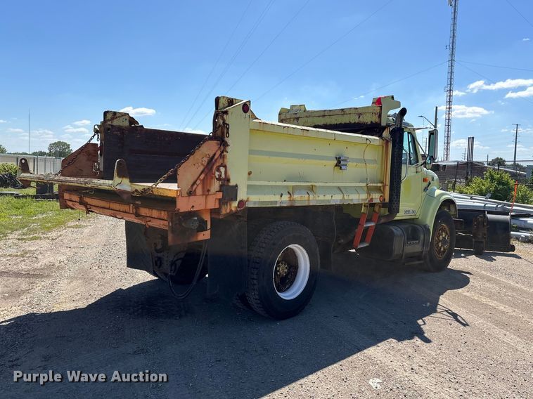 image for item DV4340 2000 International 4900 dump truck