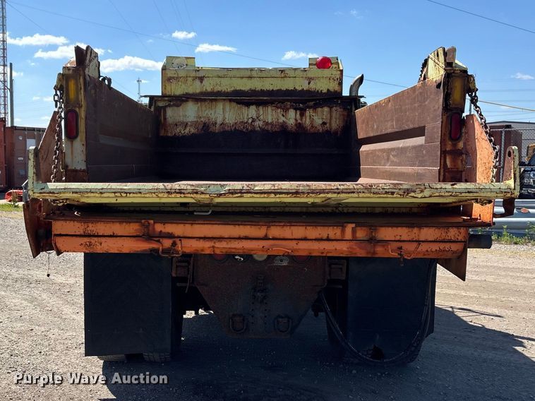 image for item DV4340 2000 International 4900 dump truck