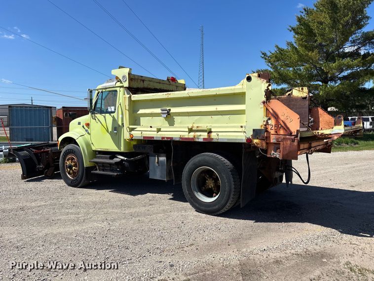 image for item DV4340 2000 International 4900 dump truck