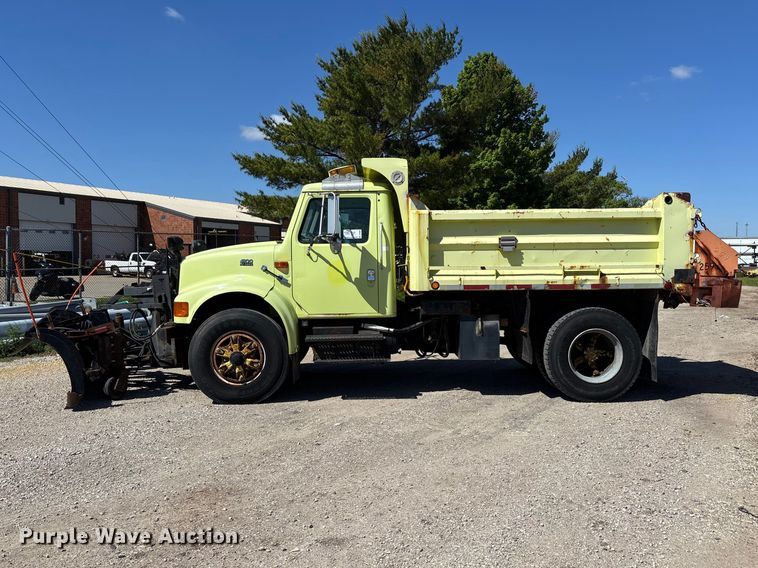 image for item DV4340 2000 International 4900 dump truck