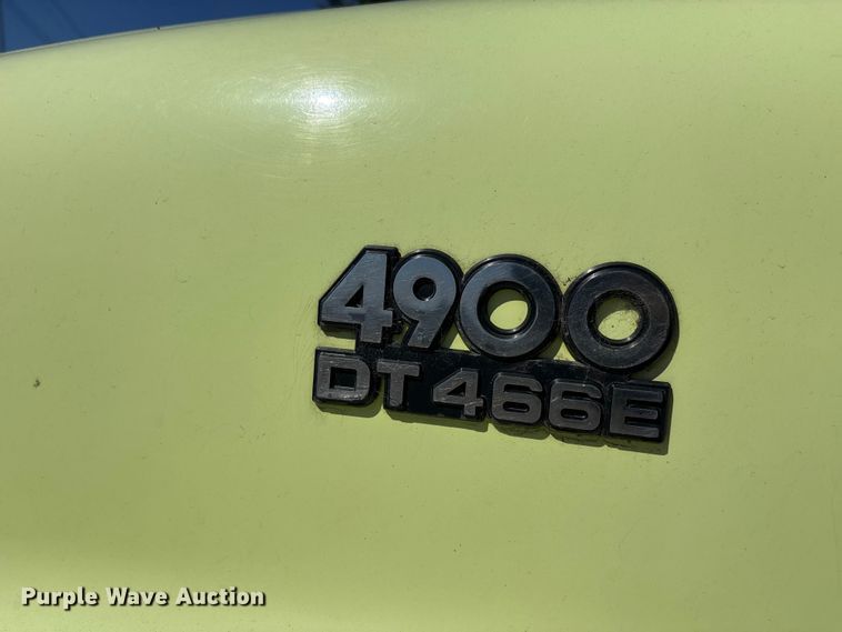 image for item DV4340 2000 International 4900 dump truck