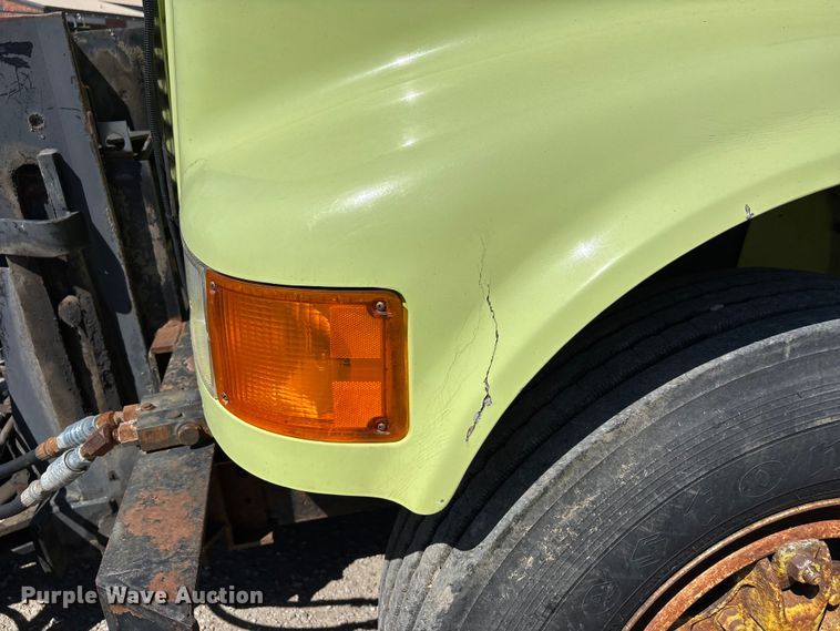 image for item DV4340 2000 International 4900 dump truck