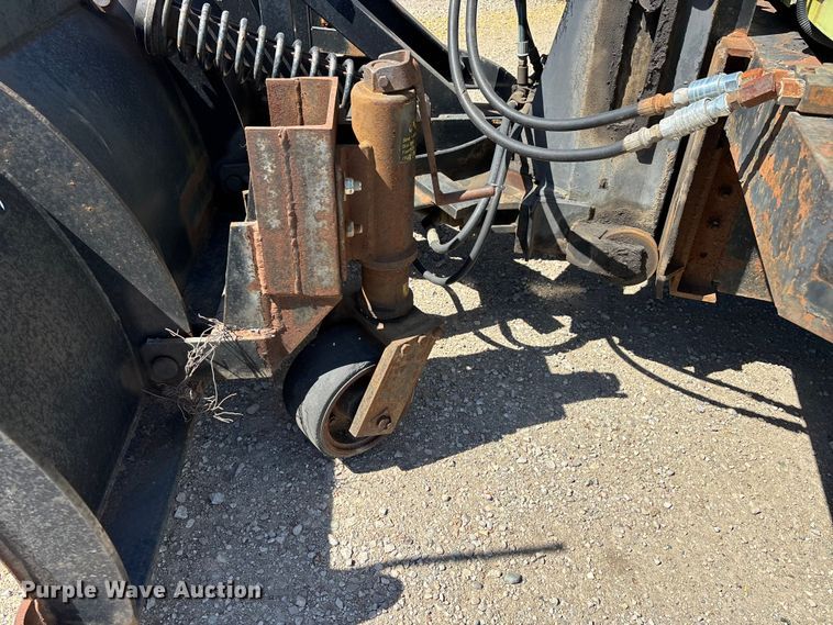 image for item DV4340 2000 International 4900 dump truck