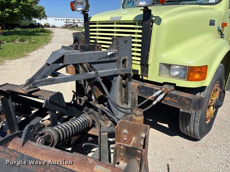 image for item DV4340 2000 International 4900 dump truck