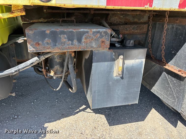 image for item DV4340 2000 International 4900 dump truck
