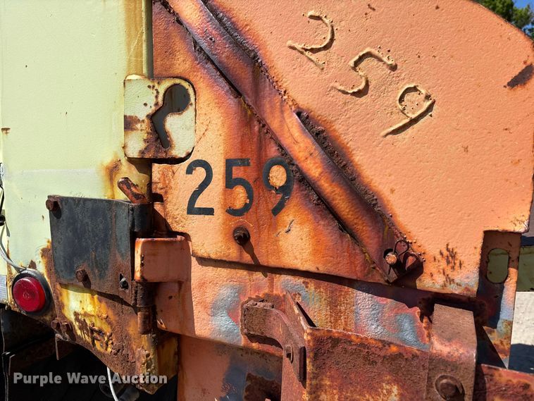 image for item DV4340 2000 International 4900 dump truck