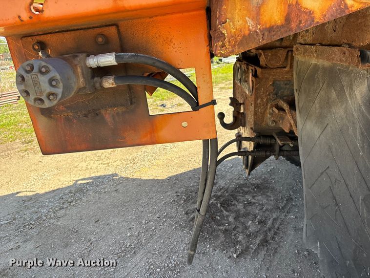 image for item DV4340 2000 International 4900 dump truck