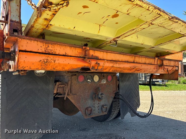image for item DV4340 2000 International 4900 dump truck