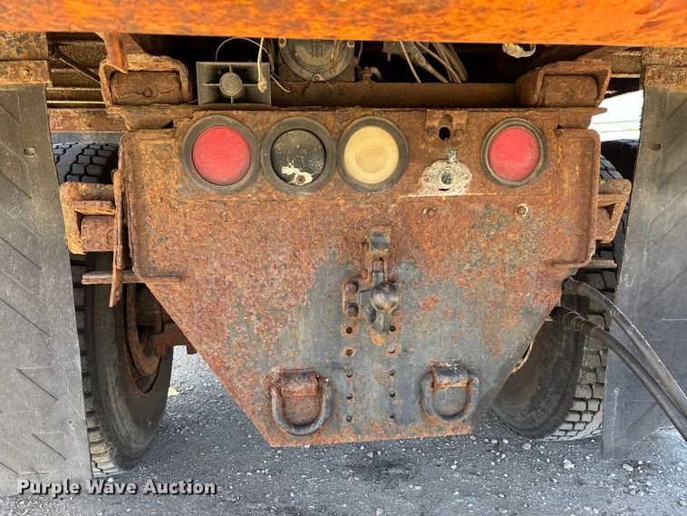 image for item DV4340 2000 International 4900 dump truck