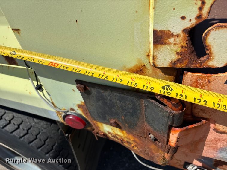 image for item DV4340 2000 International 4900 dump truck