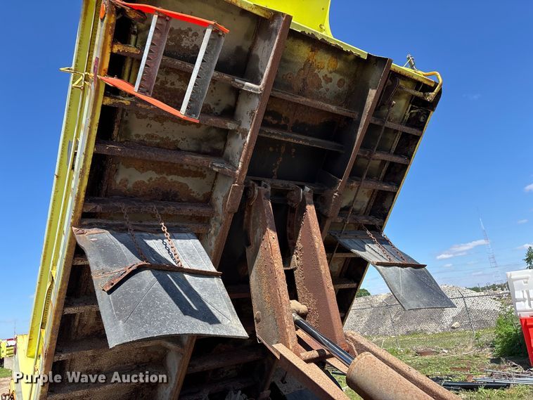 image for item DV4340 2000 International 4900 dump truck