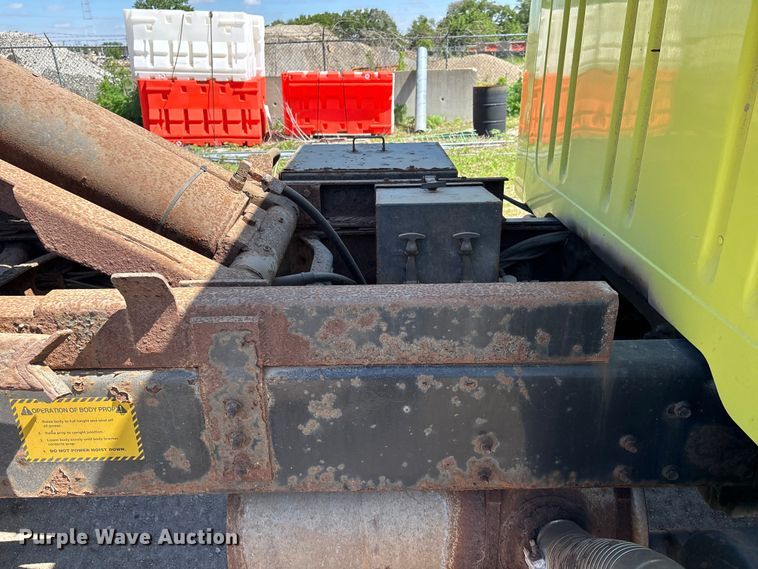image for item DV4340 2000 International 4900 dump truck