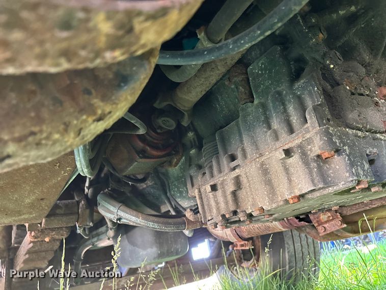 image for item DV4340 2000 International 4900 dump truck