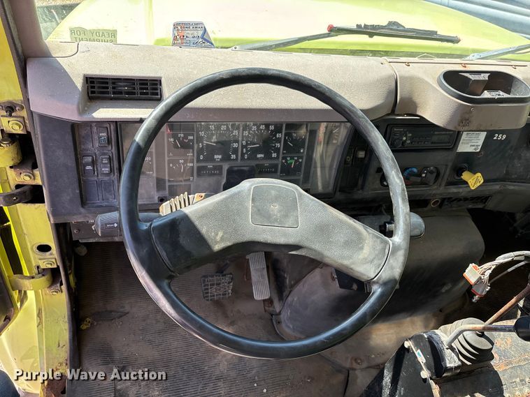 image for item DV4340 2000 International 4900 dump truck