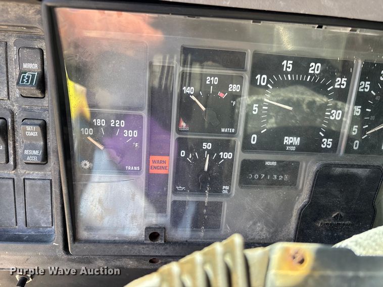 image for item DV4340 2000 International 4900 dump truck