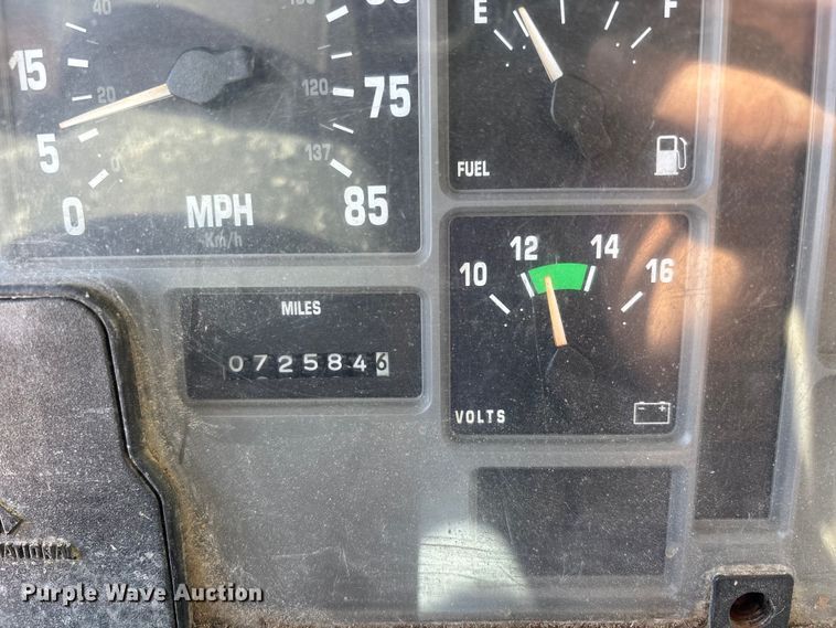image for item DV4340 2000 International 4900 dump truck